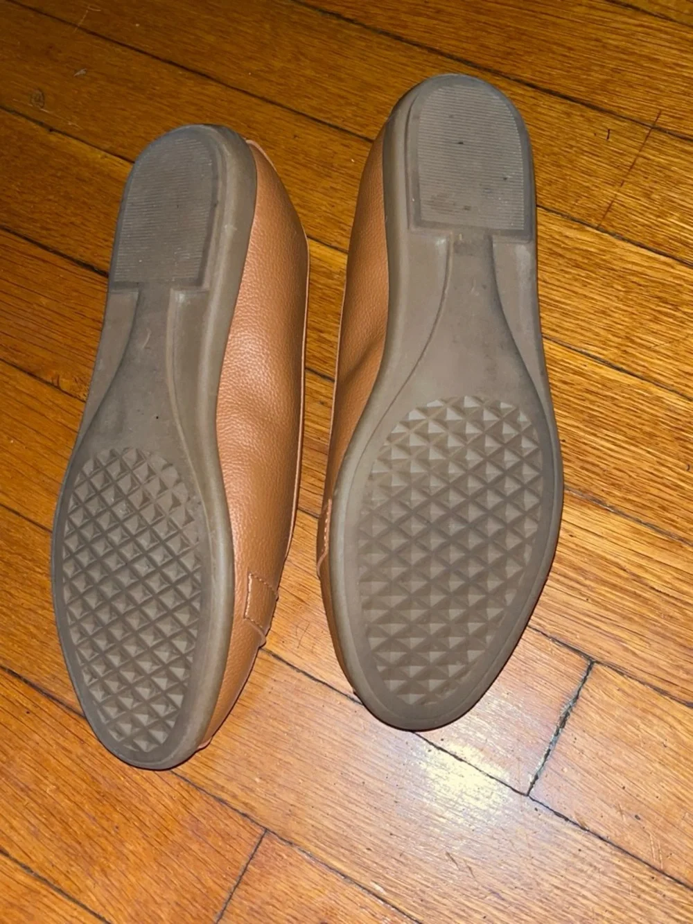 AEROSOLES Tan Leather Loafers with Metal Link Accent